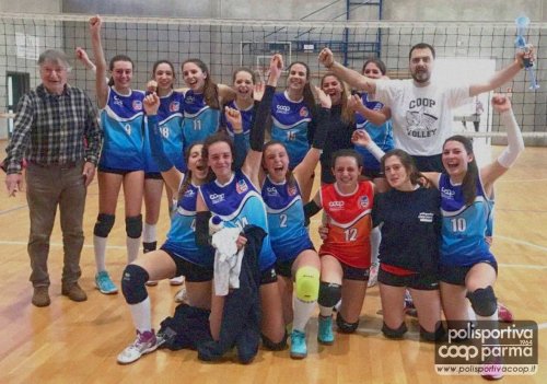 le ragazze festeggiano a fine gara