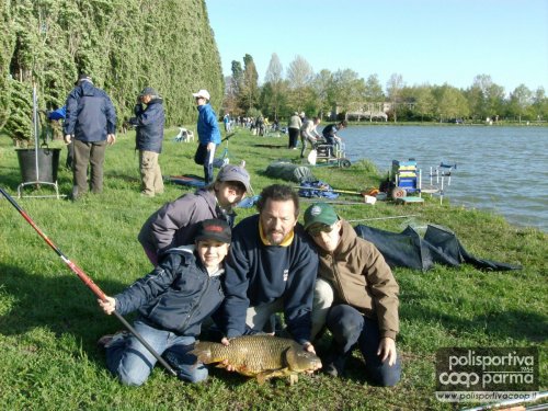 ....la carpa di quasi 5 Kg pescata dal bravissimo Giacomo Pacciani con tutto il 