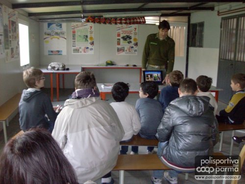 ....bambini attenti ed incuriositi sul mondo dei pesci....