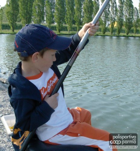 CORSI DI PROMOZIONE E AVVIAMENTO ALLA PESCA ORGANIZZATI DALLA POLISPORTIVA COOP .