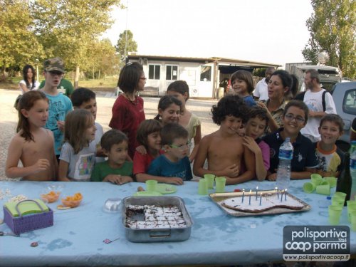 ...Iacopo spegne le candeline sulla torta a forma di pesce...tanto per restare in tema..