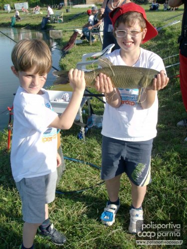 ....Alessandro e Matteo con una bella amur pescata a Vaio ..